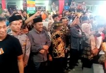 Ribuan Masyarakat Jawa Desa Telaga Jernih Secanggang Apresiasi Vidcon Bersama Pak Ganjar FOTO: Gebyar Seni Budaya 1Syuro dan Bersih Deso' di depan halaman Kantor Balai Desa Telaga Jernih, mengundang seluruh warganya yang mayoritas Jawa dari seluruh dusun, pada Senin, sekira pukul 20.00 Wib s/d Selesai.(31/7/23)