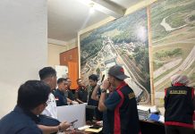 Tim Penyidik Aspidsus Kejati Sulsel Geledah Kantor SNVT-BBWS Pompengan dan Badan Pertanahan Wajo FOTO: Tim Penyidik pada Asisten Tindak Pidana Khusus (Aspidsus) Kejaksaan Tinggi Sulawesi Selatan lakukan penggeledahan di Kantor Satuan Non Vertikal Tertentu (SNVT) Pembangunan Bendungan Balai Besar Wilayah Sungai (BBWS) Pompengan Provinsi Sulawesi Selatan dan Kantor Badan Pertanahan Nasional Kabupaten Wajo. Rabu 2 Agustus 2023.