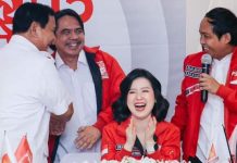 Sambangi DPP PSI, Prabowo: Saya Lihat Banyak Kecocokan FOTO: Prabowo Subianto, Ade Armando, Grace Natalie dan Raja Juli Antoni saat bertemu di kantor DPP PSI, Tanah Abang, Jakarta Pusat, Rabu (2/8/2023). (Dok. PSI)