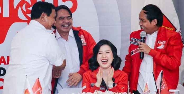 FOTO: Prabowo Subianto, Ade Armando, Grace Natalie dan Raja Juli Antoni saat bertemu di kantor DPP PSI, Tanah Abang, Jakarta Pusat, Rabu (2/8/2023). (Dok. PSI)