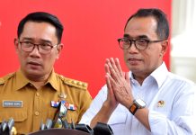 Presiden Jokowi Gelar Ratas, Terkait Penataan transportasi Terpadu, ini Kata Menhub FOTO: Menhub Budi Karya Sumadi dan Gubernur Jabar Ridwan Kamil memberikan keterangan pers, Kamis (03/08/2023), di Jakarta. (Foto: Humas Setkab/Agung)
