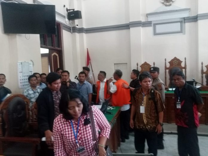 FOTO: Sidang Perkara lanjutan Tipikor Herdon Samosir ST, dan Drs.Saut Simbolon ST di Pengadilan Negeri Medan, Kamis siang di Ruang Cakra 2.(3/8/23)