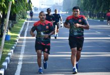 Bina Fisik, Yonmarhanlan VI Laksanakan Circuit Training FOTO: Prajurit Petarung Batalyon Marinir Pertahanan Pangkalan (Yonmarhanlan) VI Makassar melaksanakan pembinaan fisik rutin circuit training di Lapangan Shuttle Run Mako Lantamal VI jalan Yos Soedarso No.308, Ujung Tanah, Kota Makassar. Kamis (03/08/2023).