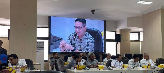 FOTO: Suasana rapat dengar pendapat warga Tamalanrea dengan Komisi C DPRD Makassar di ruang rapat Banggar. Rabu (26/7/2023) lalu.