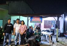 Kunjungi Pos Ronda, Santun Manurung: Berharap Pemkab Deli Serdang Masukkan Anggaran Kamtibmas di Kelurahan FOTO: Bacaleg PSI Drs. Santun Manurung saat mengunjungi Siskamling Garda Kamtibmas Indonesia