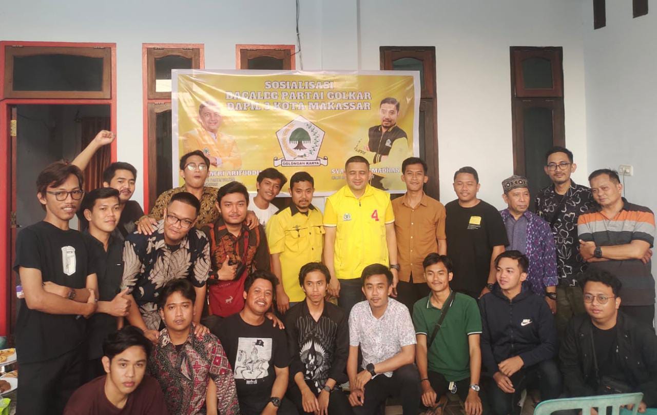 FOTO: Munafri Arifuddin atau APPI bersama Tim Pemenangan Caleg Partai Golkar, Syahrul Ramadhan Basri di perumahan BTP Blok C No. 256, Kelurahan Tamalanrea. Minggu (6/8/2023).