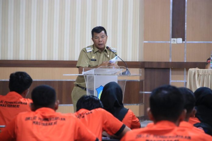 FOTO: Bupati Bulukumba buka kegiatan pendidikan dan pelatihan (diklat) teknik pencegahan dan pemadaman api dan Diklat kesehatan dan keselamatan kerja (K3). Senin (7/8/2023)