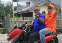 Masa Jabatan DP Berakhir di Tahun 2024, Anchy 5.975 Eks RTRW: Kita Senasib Pak Wali FOTO: Syamsir Saeni alias Anchy eks Ketua RW 01, Keluarkan Pandang saat berkendaraan motor roda dua bersama Moh. Ramadhan Pomanto atau 'Danny Pomanto' saat menuju lokasi kampanye pemilihan wali kota Makassar.