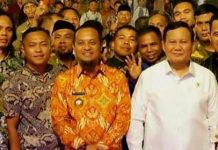 Alokasi Dana Desa Bertambah, Ketua DPC Apdesi Tana Toraja Puji Keberpihakan Pemda dan DPRD FOTO: Ketua DPC APDESI Tana Toraja, Prandyan Risky Londong Allo (paling kiri) Saat Pertemuan Kepala Desa se Sulsel bersama Gubernur Sulsel dan Menteri Pertahanan Prabowo Subianto di Makassar