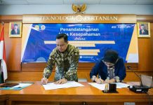 Kementan Gandeng UGM Bangkitkan Produk Alsintan Dalam Negeri FOTO: Kementerian Pertanian (Kementan) menggandeng Universitas Gadjah Mada (UGM) Penandatanganan Nota Kesepahaman tentang Pengujian Alat dan Mesin Pertanian dalam rangka Mendukung Sertifikasi Produk" di Fakultas Teknik Pertanian, UGM, Sleman, DIY, Selasa (8/8/2023).