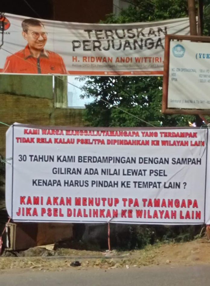 FOTO: Baliho bertuliskan rencana penutupan TPA Tamangapa, Kecamatan Manggala. Rabu (8/9/2023) (ist)