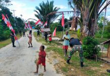 Satgas Yonif 623 Bersama Warga Merah Putihkan Jalan Kampung Bori di Papua FOTO: Satgas Pamtas Kewilayahan Yonif 623/BWU Pos Bori bersama warga memerah putihkan jalan Kampung Bori, Distrik Aifat, Kabupaten Maybrat, Papua Barat Daya. Senin (7/8/2023).