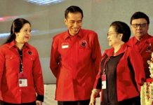 Kasus Korupsi di Kominfo, Direktur Eksekutif KPN: Sebenarnya PDIP tidak Aman-aman Juga di Mata Jokowi FOTO: Ketua Umum PDIP Megawati Soekarnoputri (Kedua kanan) bersama Presiden Joko Widodo (kedua kiri), Ketua DPP PDIP Puan Maharani (kiri) saar Rakernas IV PDIP di Semarang, Jateng, Jumat (19/9). (Foto: R. Rekotomo)