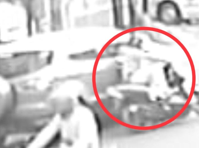 Foto tangkap layar dari rekaman CCTV peristiwa tabrakan di jalan kerung-kerung 21 Juli 2023.