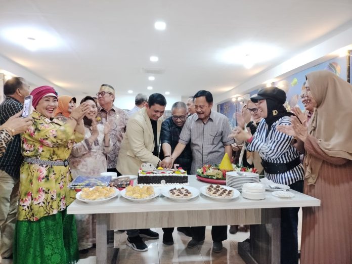 IMG-20230813-WA0328 FOTO: Ketua Umum DPP Matra, Andi Bau Malik Barang Mamase Kajannangang saat menghadiri perayaan tahun ke 7 Matra di RM Istana Laut, Jl Datu Museng Kota Makassar, Minggu (13/8/2023)