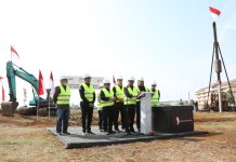 Hilirisasi Perkebunan Sebagai Transformasi Ekonomi Petani Bandung FOTO: Menteri Pertanian RI, Syahrul Yasin Limpo saat menghadiri Ground Breaking Center of Excellence (CoE) Kopi Nasional sekaligus Soft Launching Produk Hilirisasi Perkebunan di Solokan Jeruk, Rancaekek, Kabupaten Bandung, Jawa Barat, Minggu, 13 Agustus 2023.