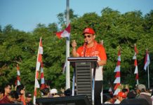 Tito Karnavian Ucapkan Terima Kasih kepada Kapolres Bulukumba dan Jajarannya atas Pembagian Bendera Berlangsung Sukses FOTO: Menteri Dalam Negeri Muhammad Tito Karnavian memberikan sambutannya pada Puncak Gerakan Nasional Pembagian 10 Juta Bendera Merah Putih yang dipusatkan di Tanjung Bira pada Jumat 11 Agustus 2023.