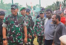 Panglima Perang Kodam XVIII/Kasuari Takjub Melihat Inovasi Satgas 623/BWU FOTO: Asisten Operasi Kasdam XVIII/Kasuari Kolonel Inf Aswin Kartawijaya saat meninjau program Truk Banua Mace Pace adalah inovasi Satgas Yonif 623/BWU Distrik Aifat, Kabupaten Maybrat, Papua Barat Daya. Senin (14/08/2023).