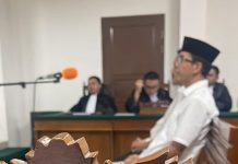 Tiga Terdakwa Hilangnya 500 ton Beras di Gudang Bulog Pinrang Dituntut 14 Tahun Penjara FOTO: Radityo Putra eks kepala gudang Bulog Pinrang saat menghadiri persidangan di PN Klas 1A Makassar. Selasa (15/8/2023)