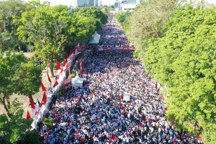 FOTO: Kegiatan jalan santai Anti Mager beberapa waktu lalu di Makassar diselenggarakan oleh Pemprov Sulsel. (Properti Humas Pemprov Sulsel)