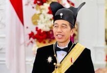 Upacara HUT RI Ke 78 Presiden Jokowi Mengenakan Pakai adat Ageman Songkok Singkepan Ageng FOTO: Presiden Joko Widodo atau Jokowi saat Mengenakan Pakai adat Ageman Songkok Singkepan Ageng dalam peringatan HUT RI ke 78 di istana merdeka Jakarta. Kamis (17/8/2022)