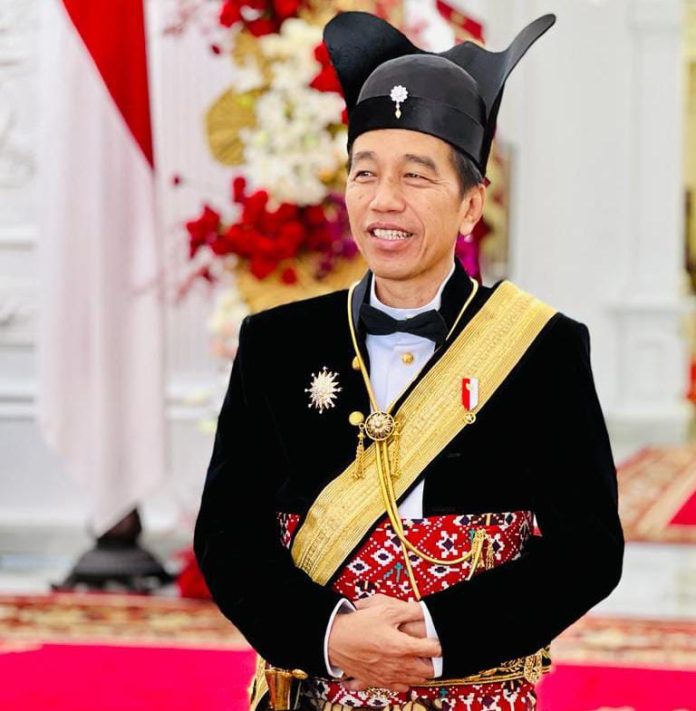 FOTO: Presiden Joko Widodo atau Jokowi saat Mengenakan Pakai adat Ageman Songkok Singkepan Ageng dalam peringatan HUT RI ke 78 di istana merdeka Jakarta. Kamis (17/8/2022)