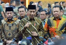 PDIP Kritik Lumbung Pangan, Presiden Jokowi Menjawab FOTO: Presiden Jokowi didampingi Ketua MPR RI Bambang Soesatyo, Seskab Pramono Anung, dan sejumlah pejabat lainnya pada Peringatan Hari Konstitusi, di Gedung MPR RI, Senayan, Jakarta, Jumat (18/08/2023). (Foto: Humas Setkab/Agung)
