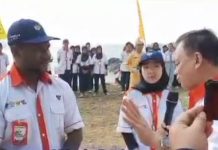 KKN Kebangsaan di Pulau Terluar Indonesia Berakhir, Mahasiswa Asal Malaysia dan Papua Bangga Ambil Bagian FOTO: Kiri Imanuel Yesis Batkom misalnya, Mahasiswa dari Universitas Musamus Merauke, Provinsi Papua Selatan, QZuhaira Nadia Binti Zulkhairi, Mahasiswa asal Universitas Malaysia Serawak dan paling kanan Penggagas KKN kebangsaan Dr. Hasrullah. M.Si pengajar (Dosen) dari Universitas Hasanuddin Makassar.