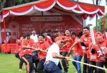 Kemeriahan HUT RI ke 78, PTPN2 Tanjung Morawa Bertabur Hadiah, Juara Utama Honda Beat Deluxe FOTO: Lomba tarik tambang diikuti karyawan PTPN2 Tanjung Morawa dalam rangka HUT RI ke 78. Kamis, 17 Agustus 2023.