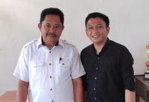 Hewan Ternak Libas Tanaman Petani di Desa Bulo-Bulo, Warga Minta Pemerintah Tegakkan Perda Nomor 13 Tahun 2013 FOTO: Kiri Kepala Desa bersama Andi Ian usai digelar pertemuan antara warga/petani dan pemilik hewan ternak di kantor desa Bulo-bulo. Rabu,23 Agustus 2023