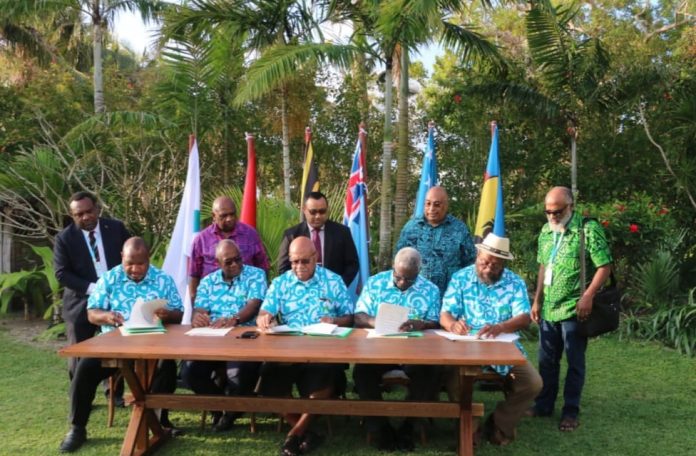 FOTO: Para pemimpin Melanesia Spearhead Group telah menandatangani dua deklarasi untuk pertama kalinya. Yang pertama tentang iklim dan yang kedua tentang keamanan di Efate Utara beberapa waktu lalu. Pers akan diadakan di Port Vila. Isu Papua Barat kemungkinan besar akan dirujuk ke Forum Kepulauan Pasifik (X Kelvin Anthony)