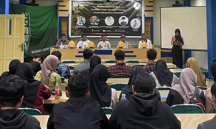 FOTO: Himpunan Mahasiswa Islam (HMI) Komisariat Fakultas Ekonomi dan Bisnis (FEB) UMI, Cabang Makassar melakukan dialog Kebangsaan di Aula FEB UMI Jumat 25 Agustus 2023.