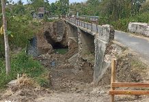 Proyek Rehabilitasi Jembatan Ruas Sumberkolak – Ardiwilis Diduga Tidak Sesuai Spesifikasi FOTO: Proyek rehabilitasi jembatan ruas (Sumberkolak - Ardiwilis) pekerjaan beton bertulang, milik CV Berkah Jaya Besuki di dusun Langai, desa Sumberkolak, kecamatan Panarukan. (Agung Ch)