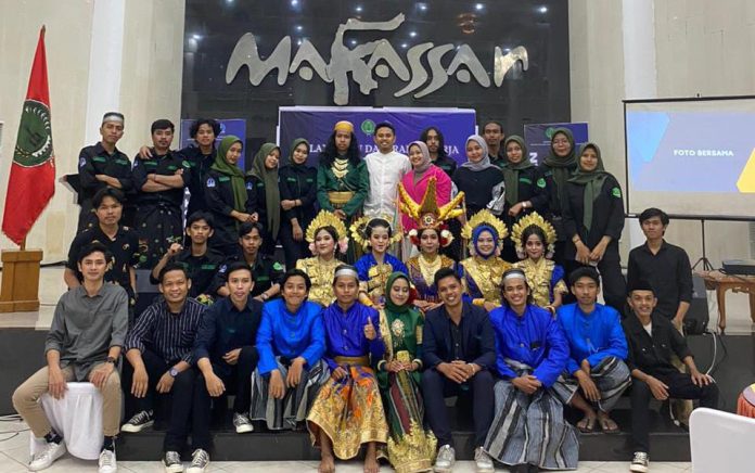 FOTO: Muh. Rafiuddin bersama Pengurus BPP-IPMIBAR usai digelar pelantikan Badan Pengurus Pusat Ikatan Pelajar Mahasiswa Bone Barat di gedung baruga Anging Mamiri, Jl. Penghibur, Kota Makassar. Sabtu (26/8/2023).