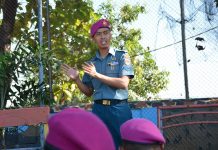 Tingkatkan Keimanan dan Ketaqwaan, Prajurit Yonmarhanlan Vl Laksanakan Kauseri Agama FOTO: Kopda Mar Iswandi saat melaksanakan kauseri agama di lapangan Apel Mako Yonmarhanlan VI. JL.Yos Soedarso No.308 Kota Makassar. Senin (28/08/2023)
