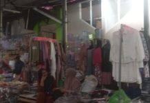 Banyak Pedagang Siluman Bermuculan, Kepala Pasar Enrekang Diduga Lakukan Pungli FOTO: Penampakan pedagang siluman di pasar Enrekang. (Foto: Wawan)