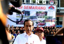 Presiden Jokowi Beri Keterangan Masalah Polusi Udara FOTO: Presiden Jokowi memberikan keterangan pers usai meninjau SMKN Jawa Tengah, Semarang, Jateng, Rabu (30/08/2023). (Foto: BPMI Setpres)