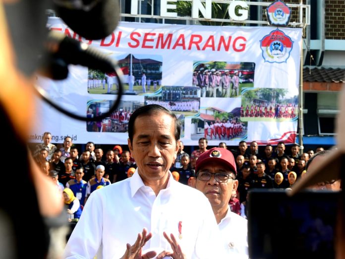 FOTO: Presiden Jokowi memberikan keterangan pers usai meninjau SMKN Jawa Tengah, Semarang, Jateng, Rabu (30/08/2023). (Foto: BPMI Setpres)