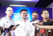 Slalu Hadirkan Inovatif Pertanian, Mentan Raih Penghargaan FOTO: Menteri Pertanian, Syahrul Yasin Limpo ditemui awak media usai menerima penghargaan secara langsung di SCTV Tower Jakarta, Rabu (30/8)