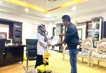 Soroti Masalah di Universitas Muslim Indonesia, Alumni Lintas Fakultas Temui Ketua Yayasan Badan Wakaf UMI FOTO: Kiri Prof. DR. Hj. Masrurah Mokhtar MA saat menerima Alumni Fakultas Hukum UMI, Sabaruddin SH di ruang ketua Yayasan Wakaf UMI yang baru yakni Prof. DR. Hj. Masrurah Mokhtar, MA., Kamis (31/8/2023)