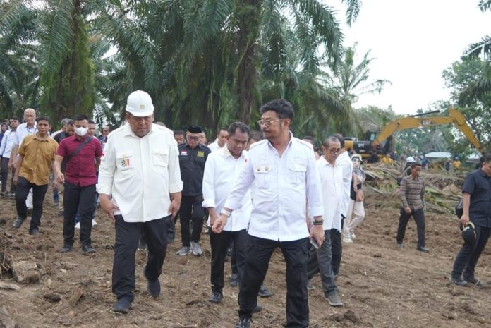 FOTO: Menteri Pertanian Syahrul Yasin Limpo saat melakukan kunjungan ke kawasan peremajaan sawit di Kabupaten Serdang Bedagai, Sumatera Utara. (4/8/2023)