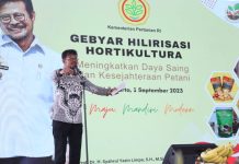 Perkuat Hilirisasi, Mentang SYL Buka Gebyar Hortikultura dan Launching Gerakan Gloria FOTO: Menteri Pertanian Syahrul Yasin Limpo saat membuka Gebyar hilirisasi produk hortikultura sekaligus melaunching Gerakan Lompatan Tiga Kali Lipat Hortikultura (Gloria) di Pasar Mitra Tani Hortikultura Pasar Minggu, Jakarta Selatan.