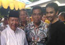 Ketua KAPAK 21 Sampaikan Duka Cita Atas Wafatnya HM Amin Syam, Andi Emmang: Beliau Tokoh Masyarakat Bone dan Sulsel FOTO: Kedua dari kiri HM. Amin Syam, Andi Mualim (Tengah) dan Andi Rahmat Saleh atau Andi Emmang paling kanan (baju hitam) dalam satu kesempatan.