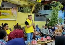 Sejak Pagi Hingga Petang, APPI Temui Para Caleg di Dapil 4 dan 5 FOTO: Munafri Arifuddin atau APPI saat menemui warga di Jl. Amirullah, Kota Makassar.