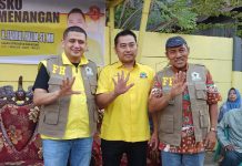 Resmikan Posko Pemenangan, Fahrul Halim: Insyaallah Lahir Wakil Rakyat dari Jalan Amirullah FOTO: Munafri Arifuddin (APPI), Fahrul Halim dan Salah satu tokoh masyarakat.