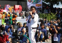 Bersama Ribuan Warga Makassar, Mentan SYL Gelar Jalan Sehat dan Tani On Stage FOTO: Menteri Pertanian Syahrul Yasin Limpo, jalan sehat dan TalkShow Tani On Stage di kawasan Anjungan Pantai Losari, Kota Makassar, Sulawesi Selatan. Minggu (3/9/2023).
