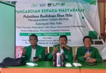 Bentuk Sosialisasi: Dosen dan Mahasiswa DIP UMI Lakukan Pengabdian Pada Masyarakat FOTO: Ketua Program Studi Doktor Ilmu Perikanan Pascasarjana UMI, Prof. Dr. Ir. H. Muhammad Kasnir, M.Si, Selasa dan Mahasiswa dan Dosen prodi Diktor Ilmu Perikanan melakukan pengabdian kepada masyarakat melalui budidaya ikan di Tello Kecamatan Panakkukang, Kota Makassar, Senin 4 September 2023).