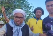 Peduli Pembangunan, Ali Moch Ngabalin Fasilitasi Perbaikan Jalan Poros di Sultra 32 Tahun Rusak Parah FOTO: Tenaga Ahli Utama Kantor Staf Presiden (KSP), Ali Mochtar Ngabalin saat berada di Konawe Selatan atau tepat di Kendari Sulawesi Tenggara (Sultra)