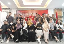Kick of Jam 9, Tanggal 9 Bulan 9, Nomor Urut 9, Mustagfir Sabry PDI Perjuangan FOTO: Sekertaris DPD PDIP Sulsel Rudy Pieter Goni, Mustagfir Sabry (Moses) bersama Tim Perjuangan usai digelar Deklarasi dan Konsolidasi Pemenangan Caffe Embuk, Jalan Landak Baru, Makassar. Sabtu (9/9/2023).
