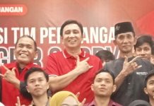 Sesepuh GP Ansor Do’akan Moses Kembali Duduk di DPRD Makassar FOTO: Kiri Mustagfir Sabry atau Moses, Rudy Pieter Goni dan H. Makmur Idrus sesepuh GP Ansor saat menghadiri deklarasi Moses. Sabtu (9/9/2023)